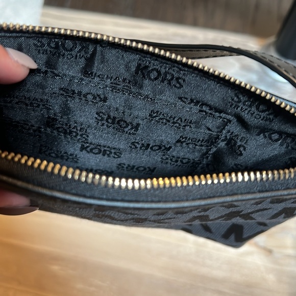 Michael Kors small bag - Picture 9 of 11